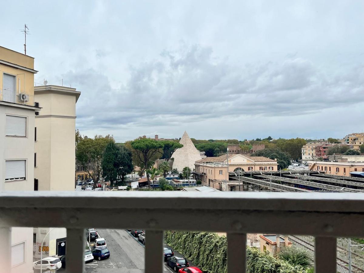 Apartment Pyramidhouse - 100mq With View - 2km From The Colosseum Rom