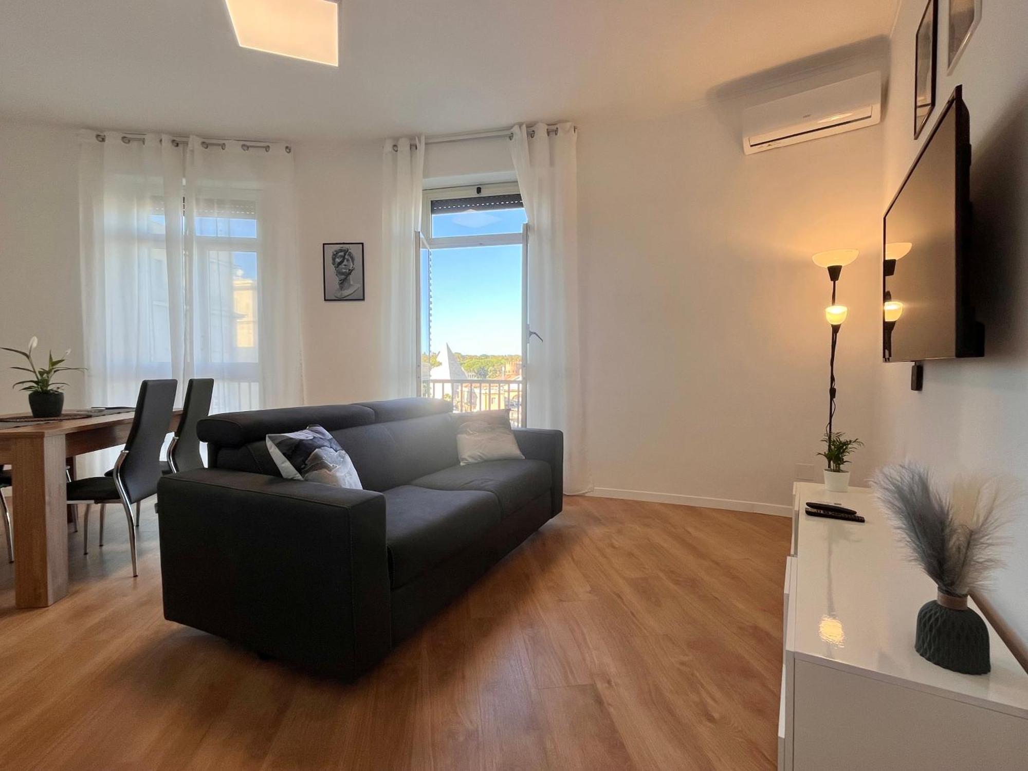 Pyramidhouse - 100mq With View - 2km From The Colosseum Apartment Rom