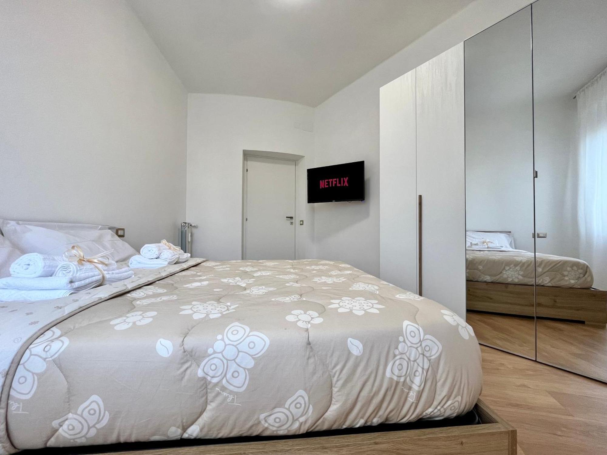 Apartment Pyramidhouse - 100mq With View - 2km From The Colosseum Rom
