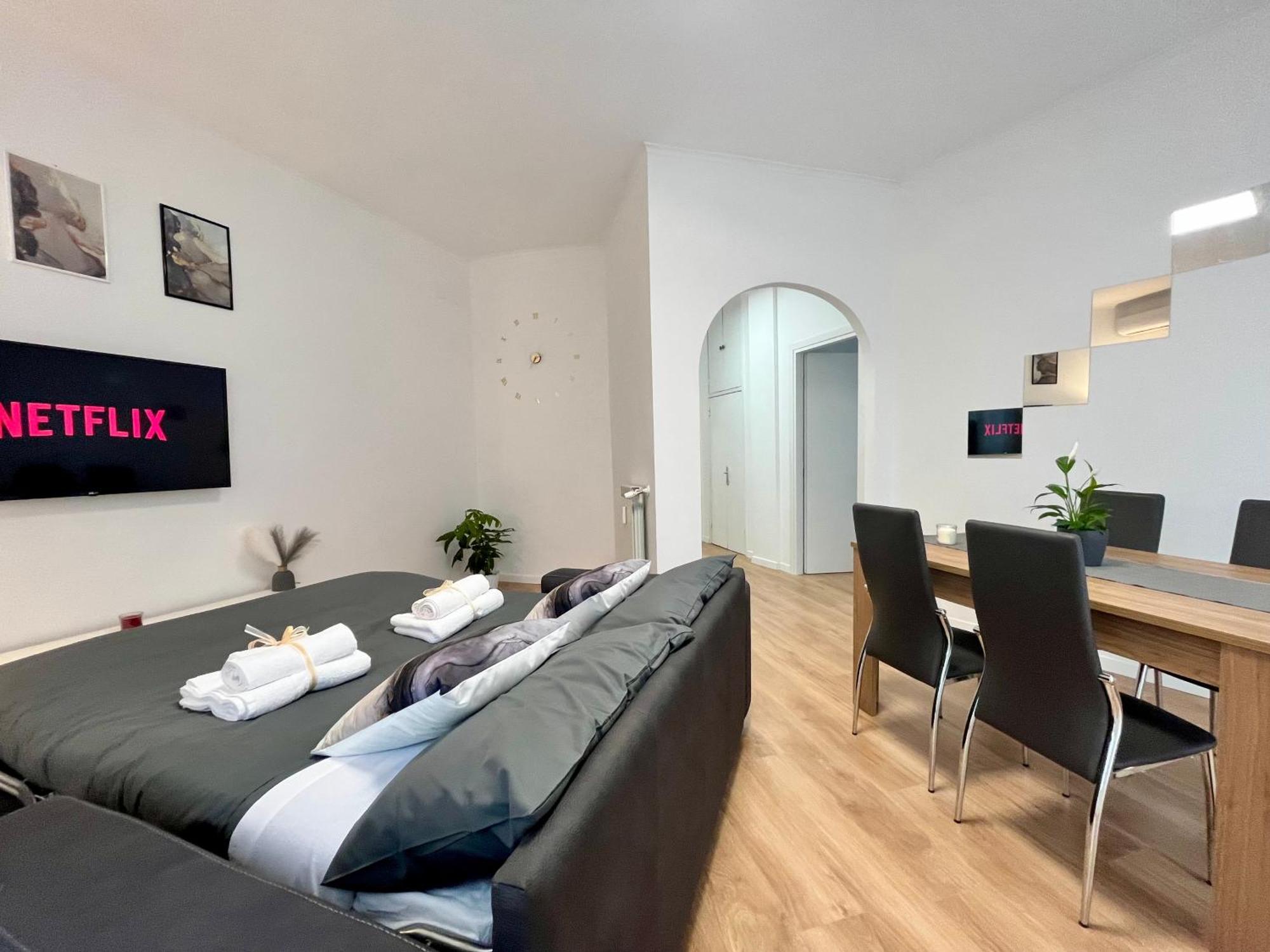 Apartment Pyramidhouse - 100mq With View - 2km From The Colosseum Rom