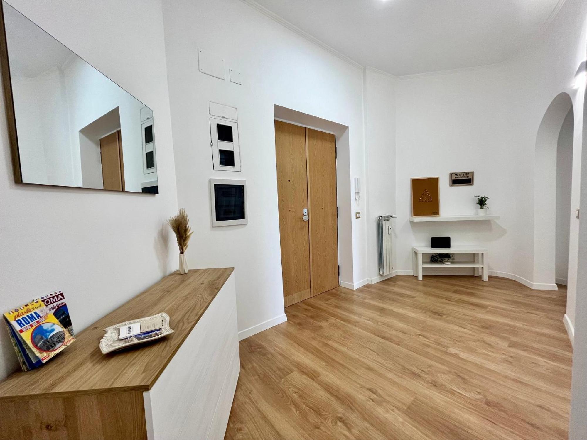 Pyramidhouse - 100mq With View - 2km From The Colosseum Apartment Rom